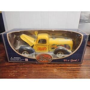 Golden Wheel 1940 Ford Yellow Coin Bank 1/18 Scale Die-Cast #35409 New In Box